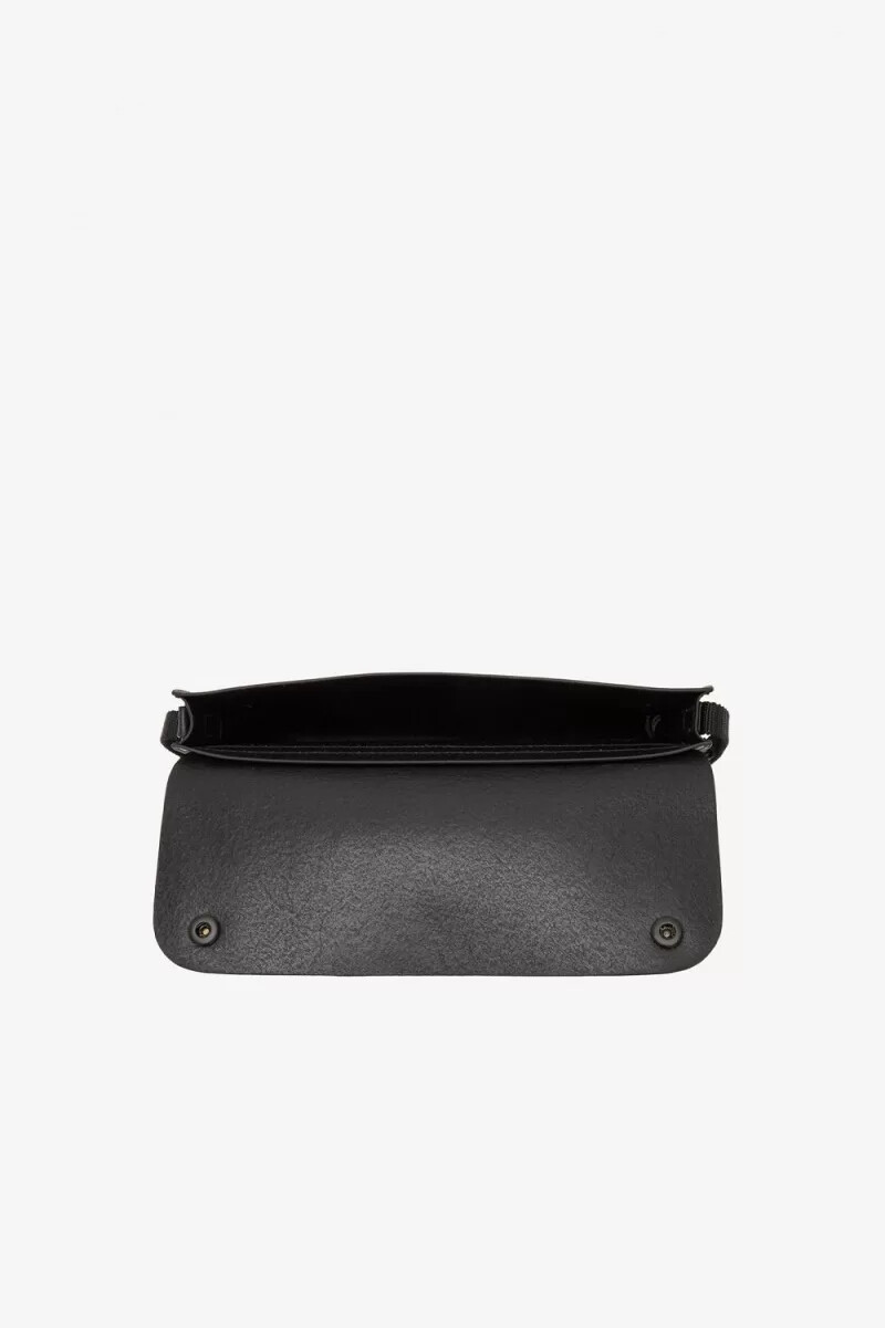 fred perry burnished leather sacoche mens bags black