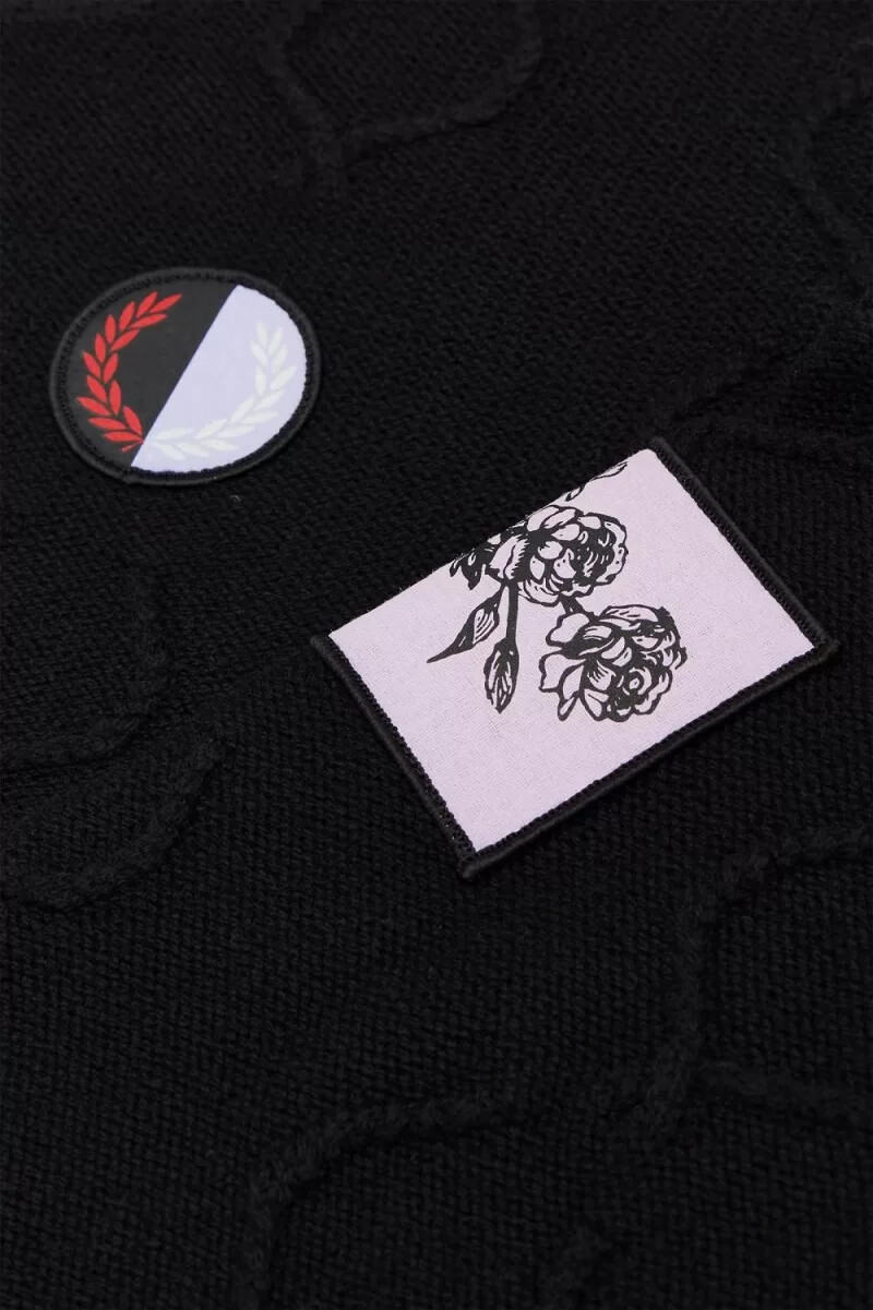 fred perry oversized laurel wreath mens jumper black