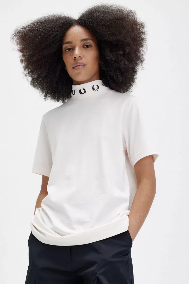 fred perry laurel wreath high neck womens t-shirt silky peach